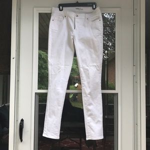 White skinny jeans